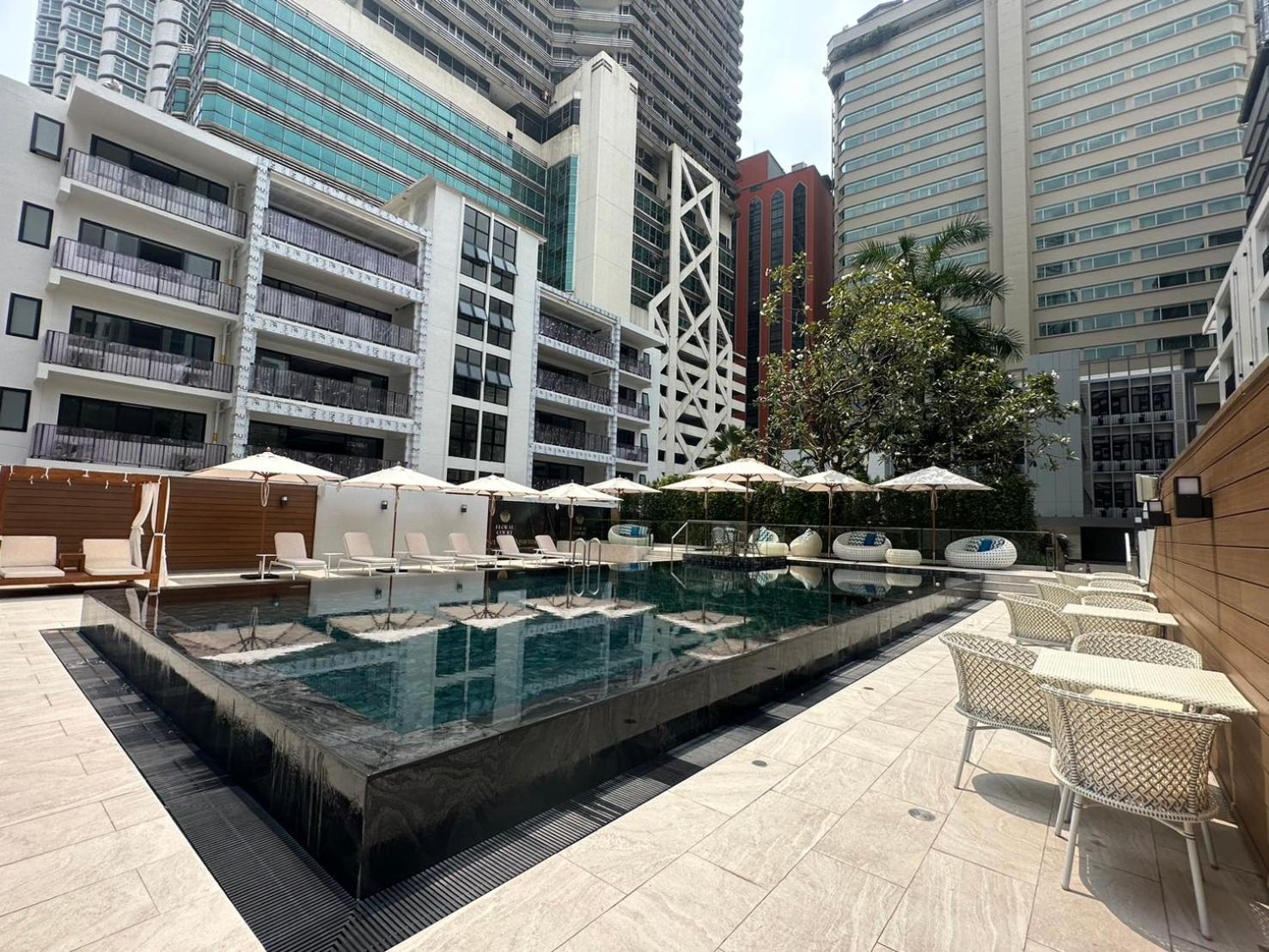 Floral Court Hotel & Residence Sukhumvit 13 曼谷 外观 照片